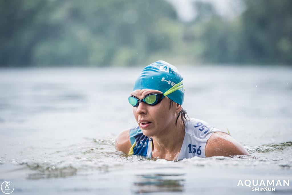 Zmagania zawodników na trasie swimrunu