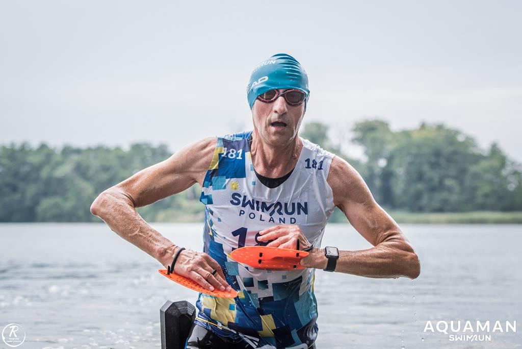 Zmagania zawodników na trasie swimrunu