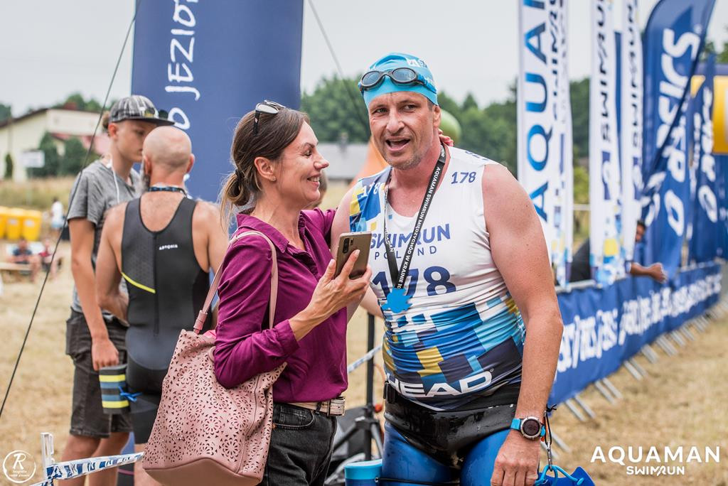 Zmagania zawodników na trasie swimrunu
