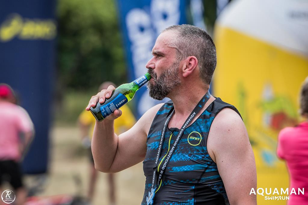 Zmagania zawodników na trasie swimrunu