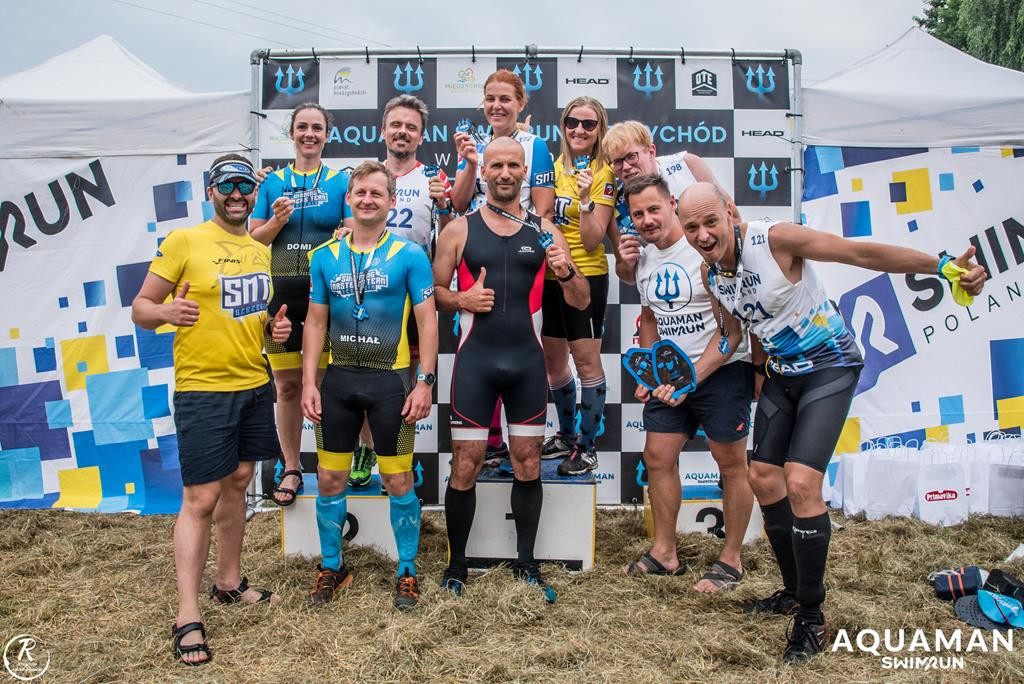 Zmagania zawodników na trasie swimrunu