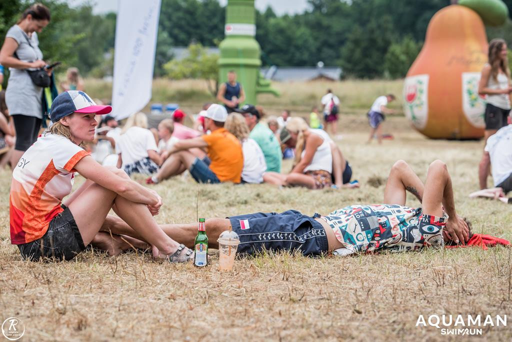 Zmagania zawodników na trasie swimrunu