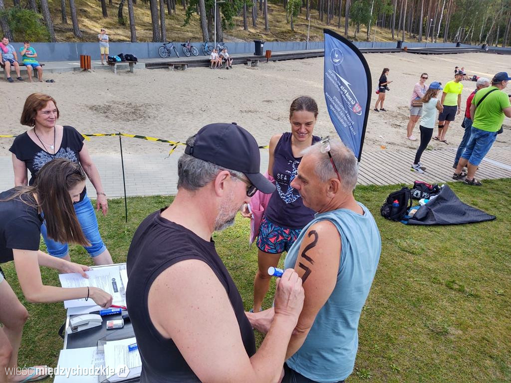 Plaża przed zawodami pływackimi