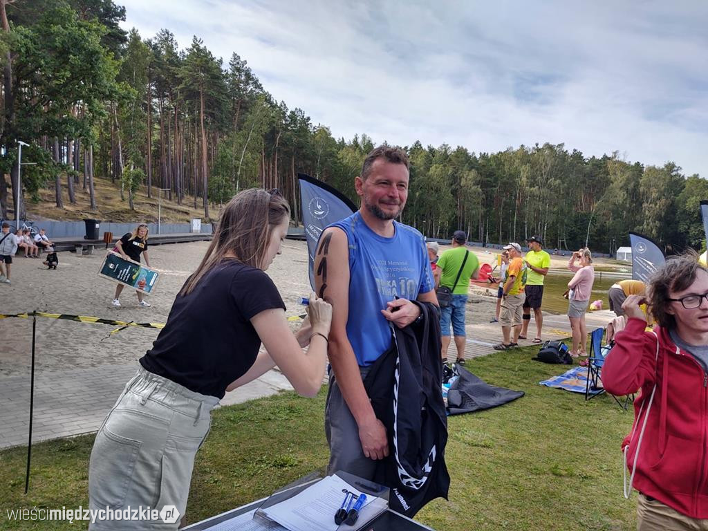 Plaża przed zawodami pływackimi