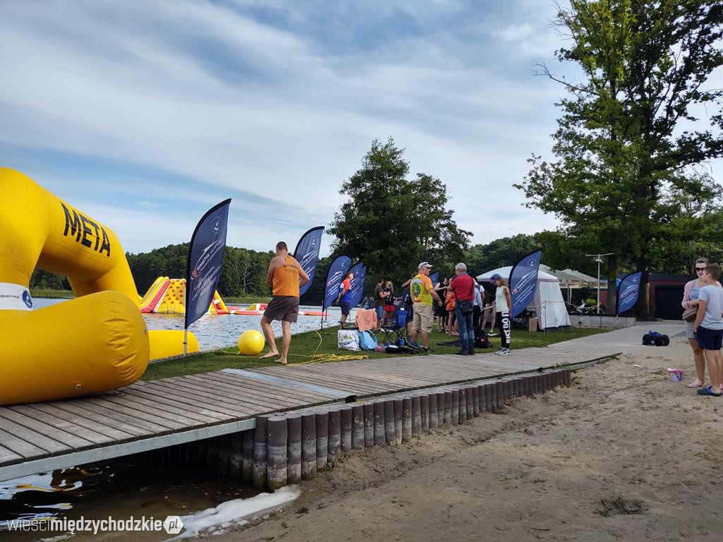 Plaża przed zawodami pływackimi