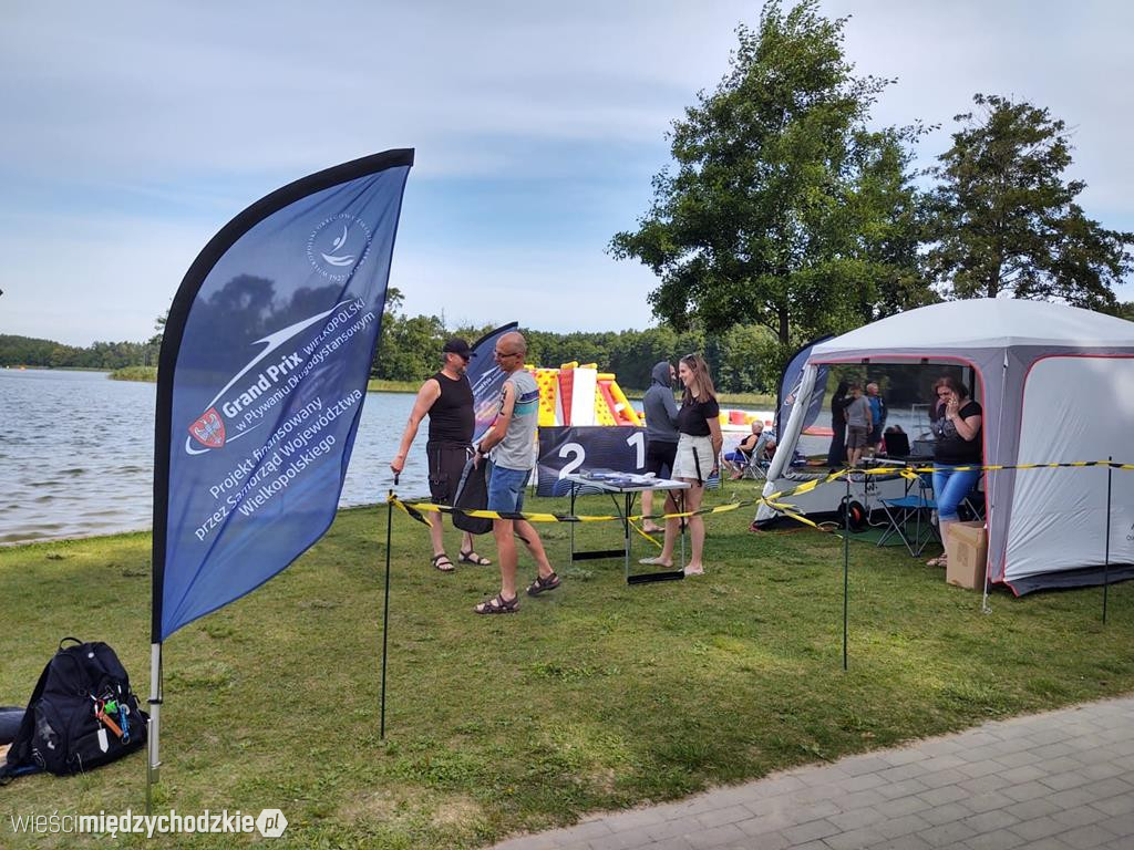 Plaża przed zawodami pływackimi