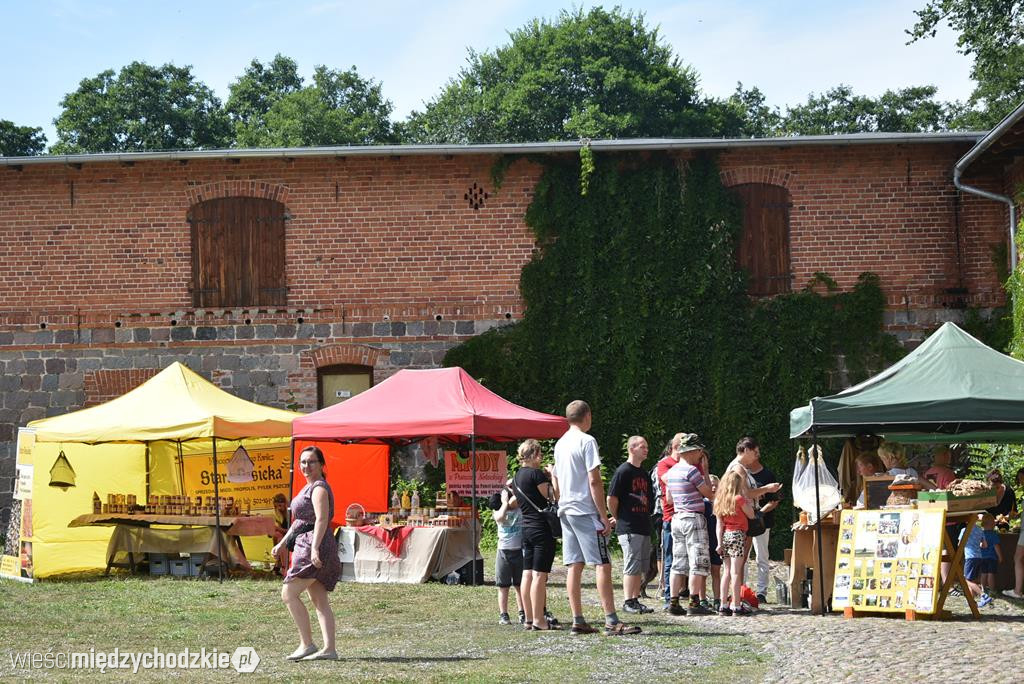 Mniszki Pachną Ziołami i Miodem