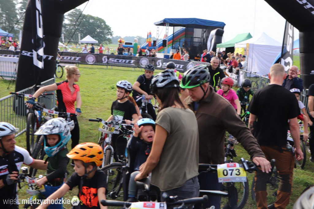Charytatywny Maraton MTB w Mokrzcu