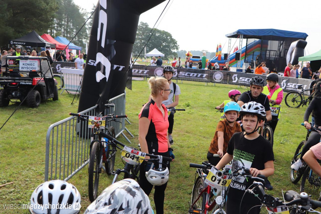 Charytatywny Maraton MTB w Mokrzcu
