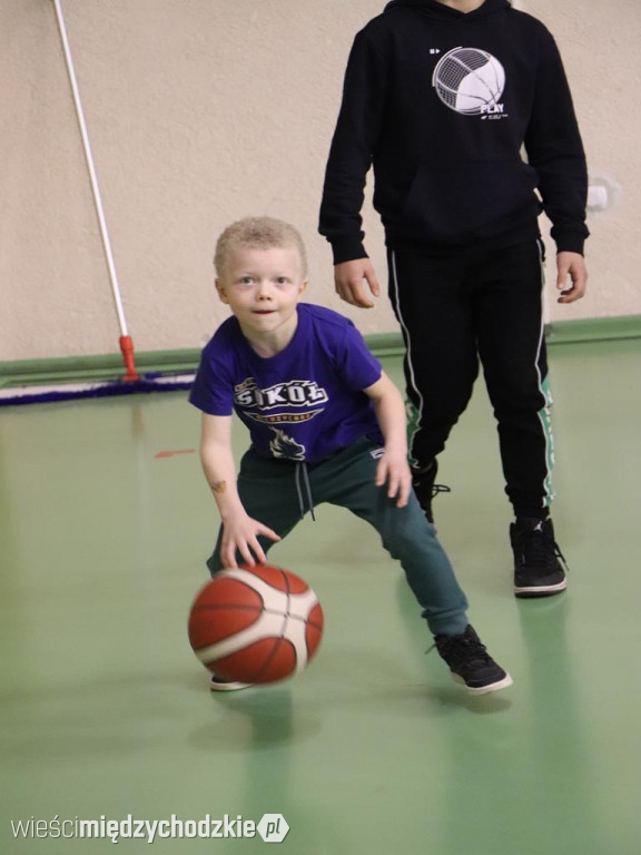 Sokół Międzychód pokonuje lidera grupy