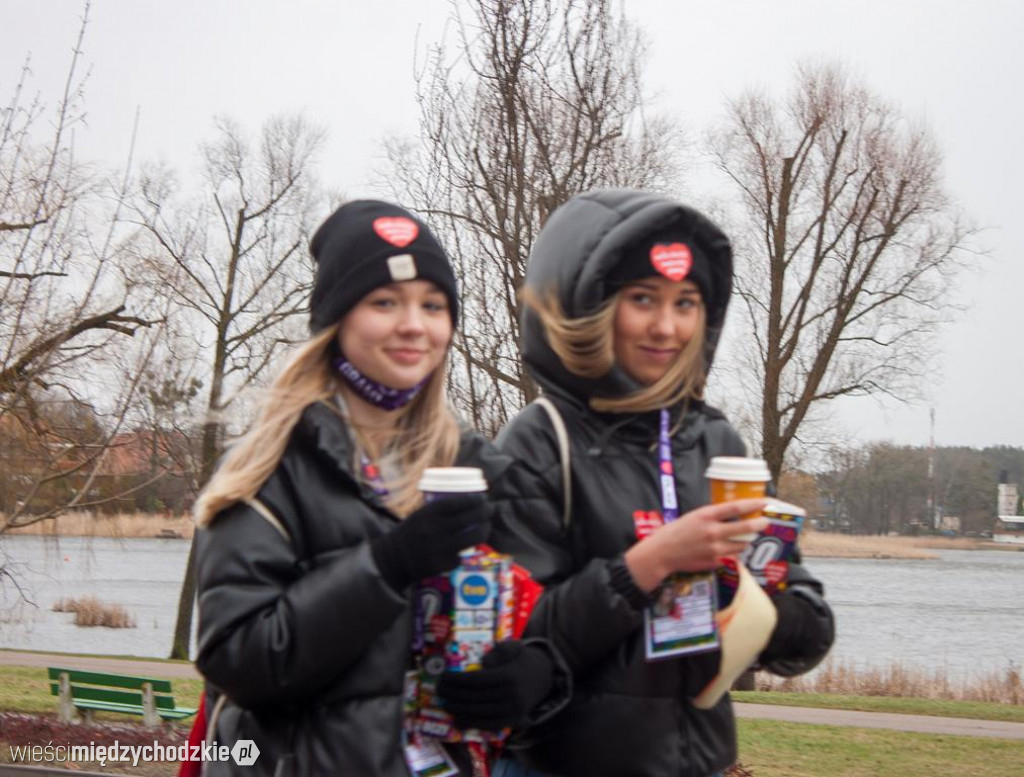 Wolontariusze działali bez względu na pogodę