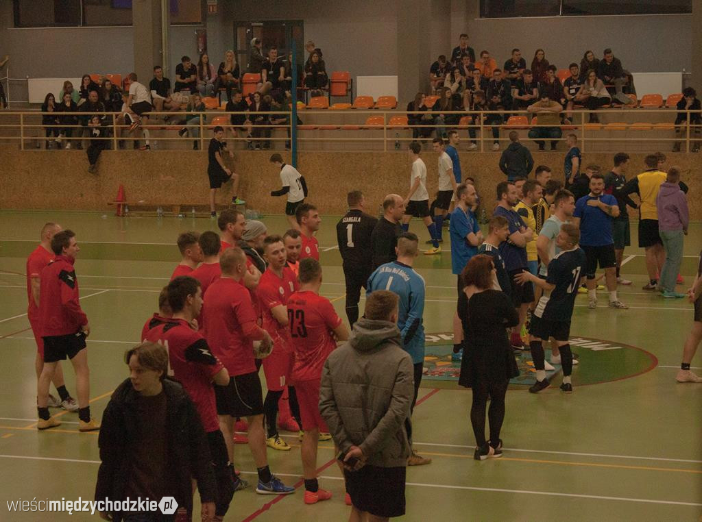 Pomaganie przez granie