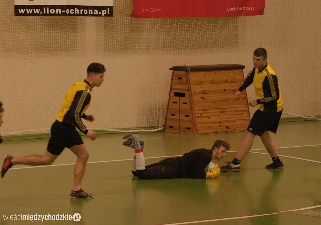 Pomaganie przez granie