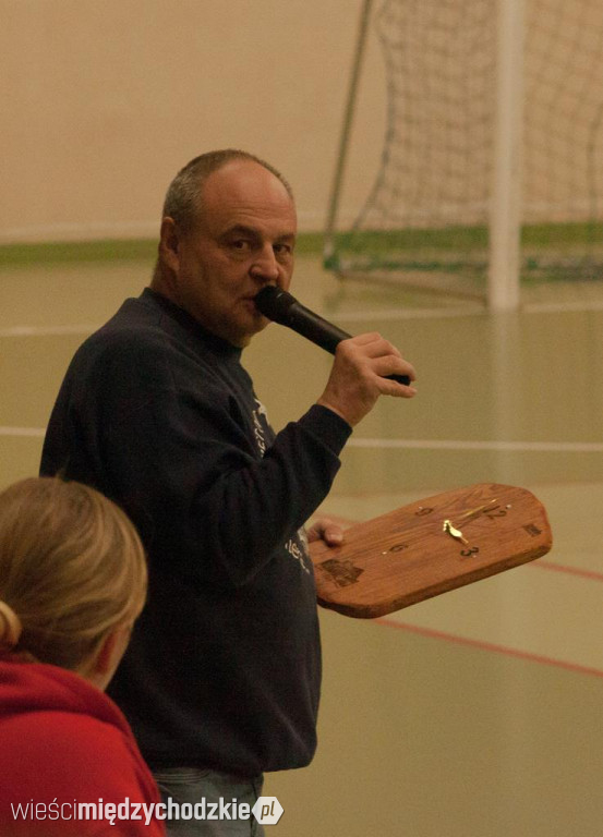 Pomaganie przez granie