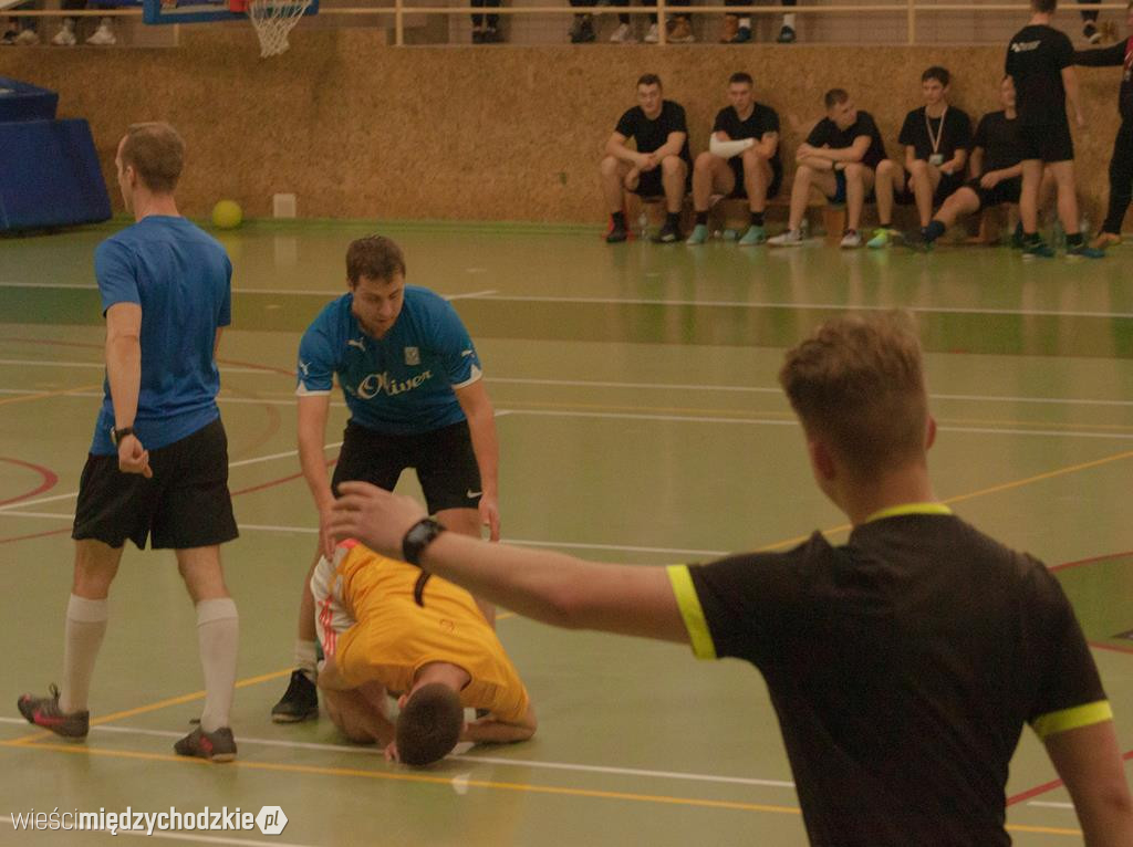 Pomaganie przez granie