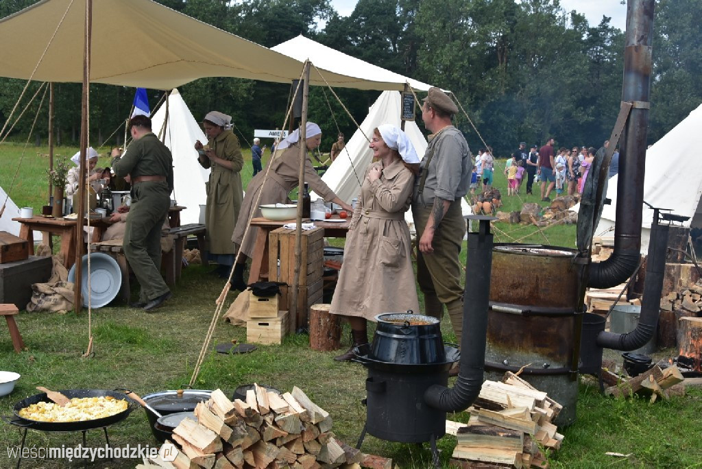Piknik historyczny w Sierakowie