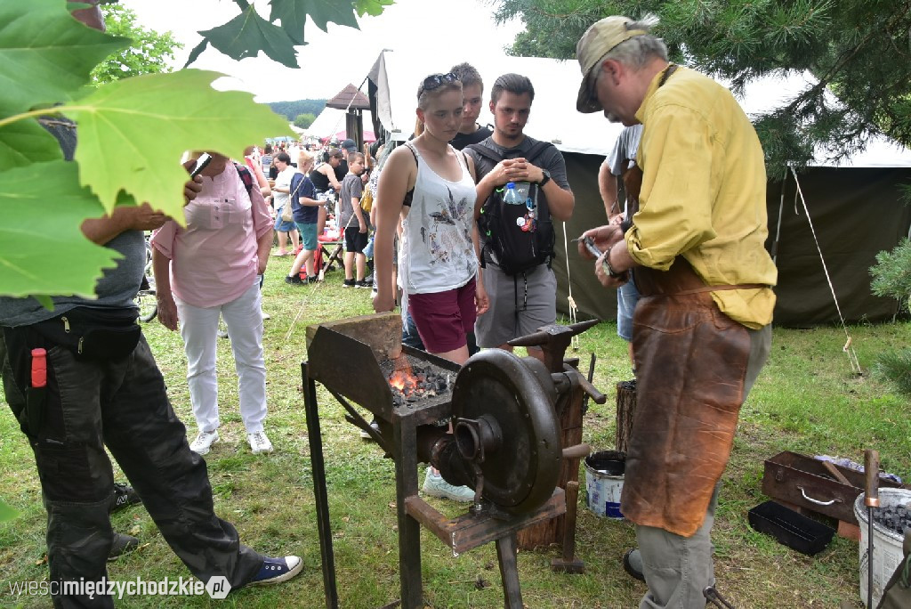 Piknik historyczny w Sierakowie