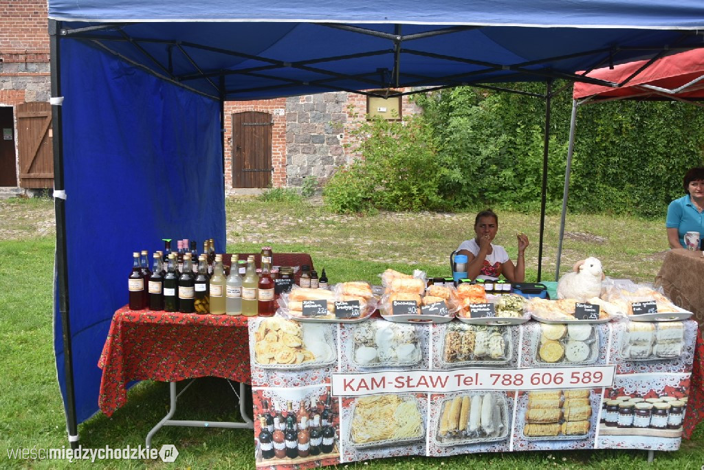 Spichlerz letnich plonów w Mniszkach