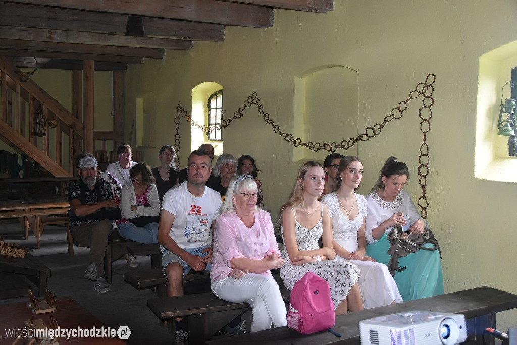 Spichlerz letnich plonów w Mniszkach