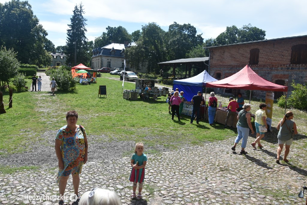 Spichlerz letnich plonów w Mniszkach