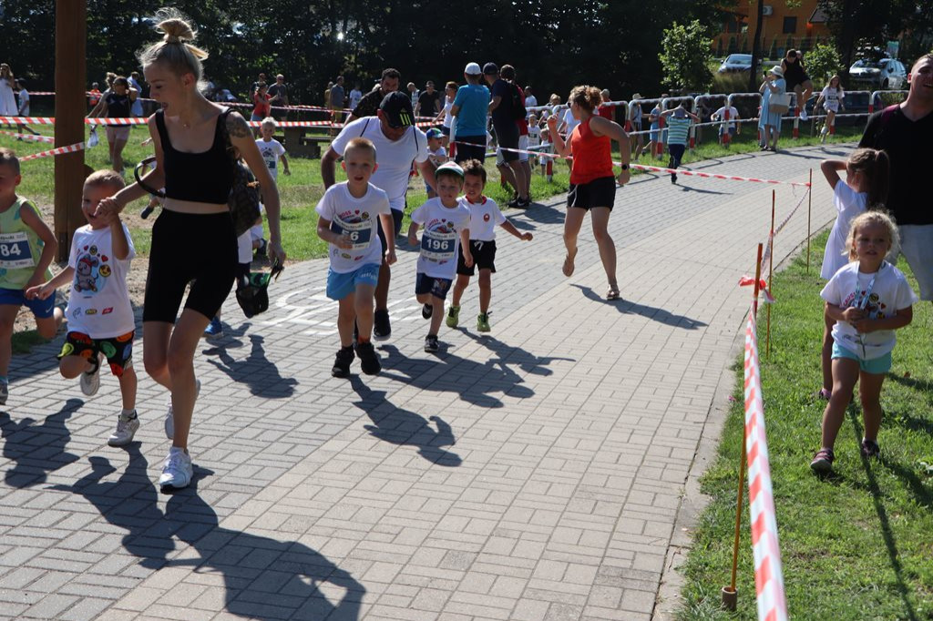 Prawie 200 młodych biegaczy na starcie w Sierakowie