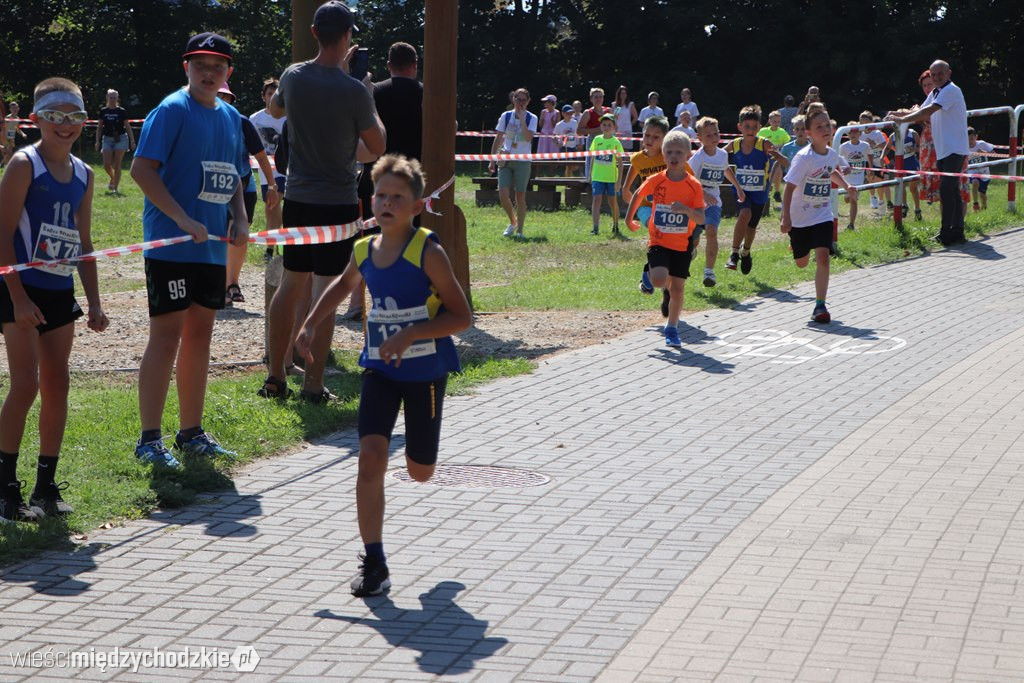 Prawie 200 młodych biegaczy na starcie w Sierakowie