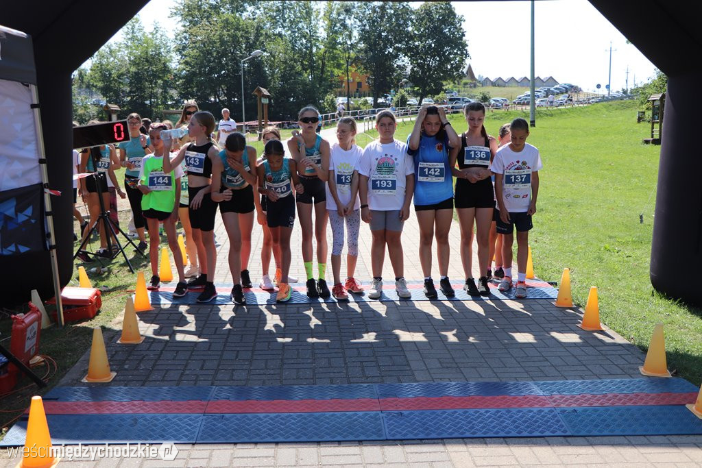 Prawie 200 młodych biegaczy na starcie w Sierakowie