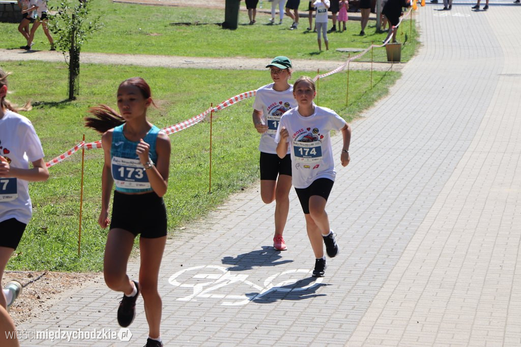 Prawie 200 młodych biegaczy na starcie w Sierakowie