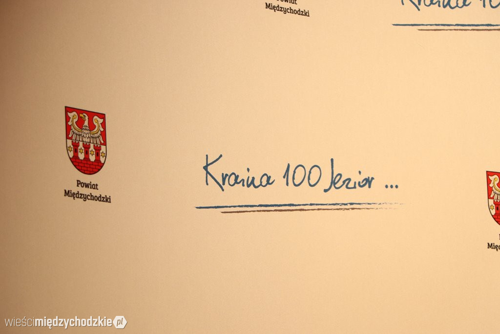 Młodzi biegacze udekorowani
