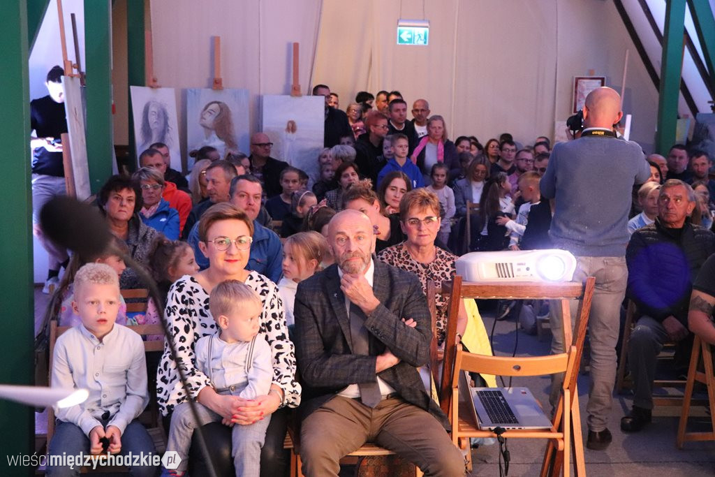 Młodzi biegacze udekorowani