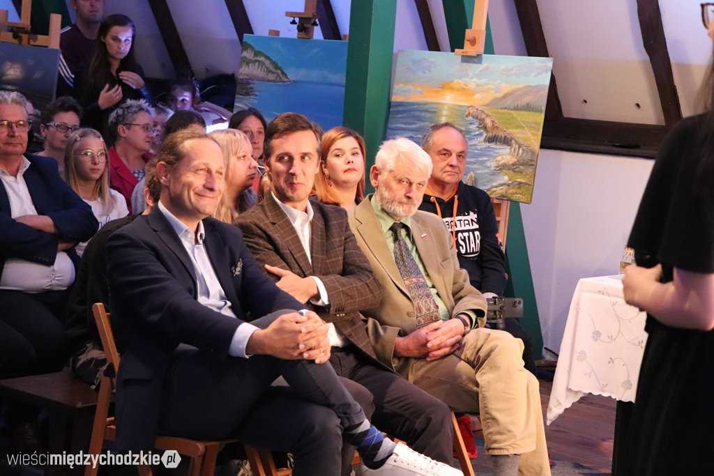 Młodzi biegacze udekorowani