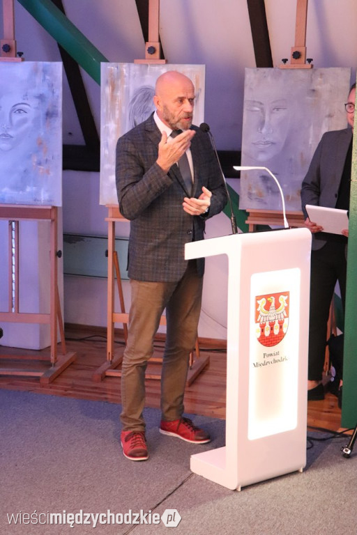 Młodzi biegacze udekorowani