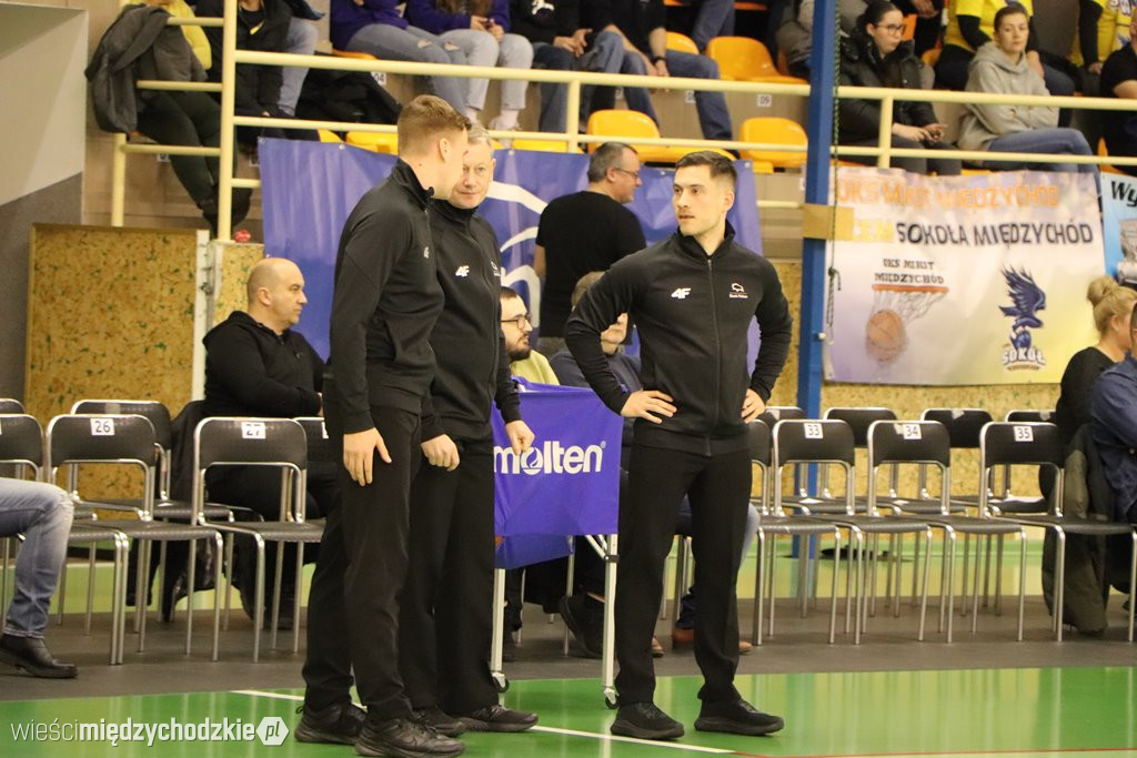 Koszykarskie derby Wielkopolski dla Sokoła