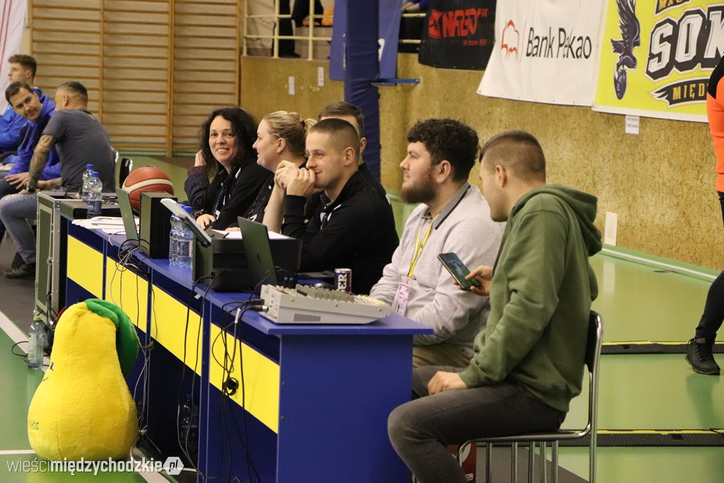 Koszykarskie derby Wielkopolski dla Sokoła