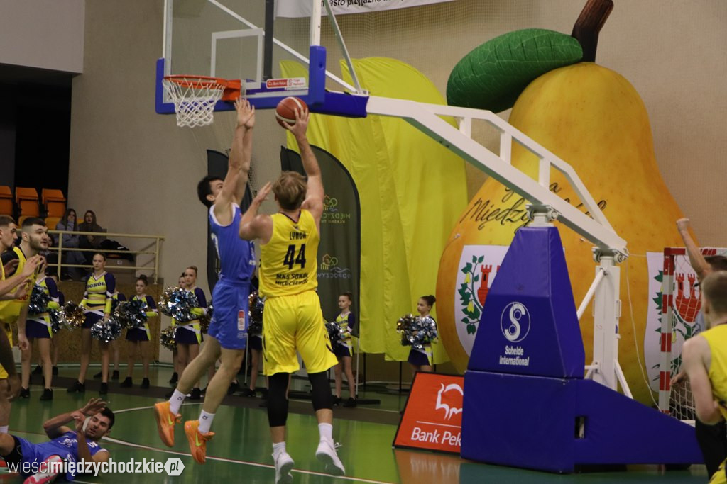 Koszykarskie derby Wielkopolski dla Sokoła