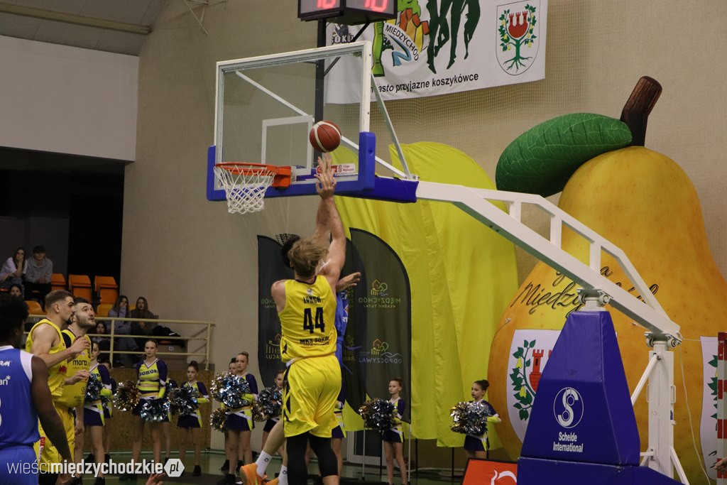 Koszykarskie derby Wielkopolski dla Sokoła