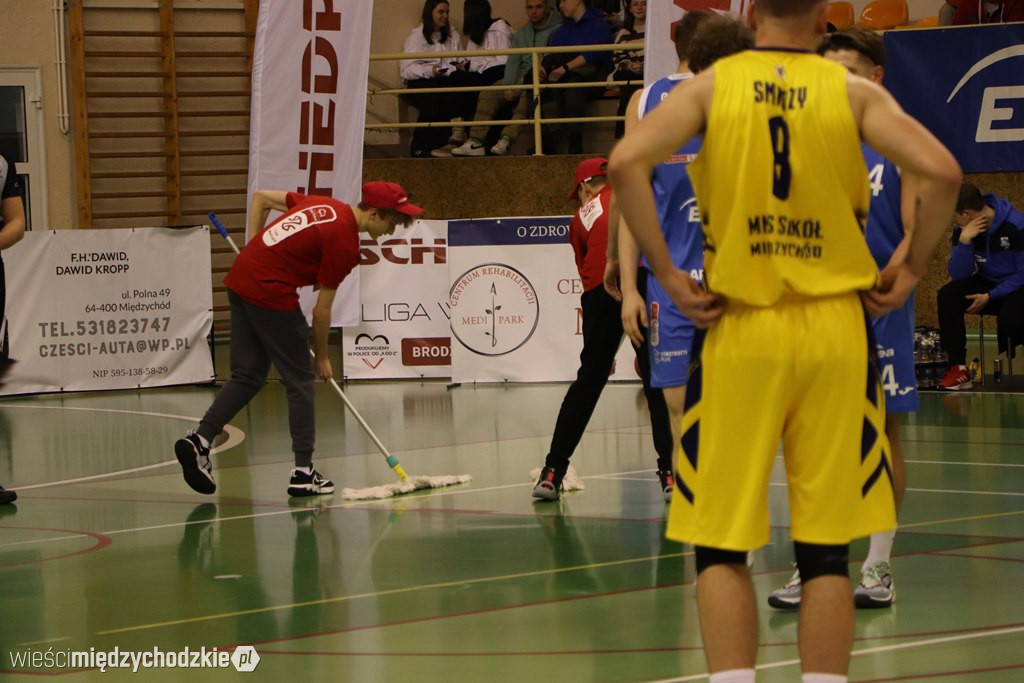 Koszykarskie derby Wielkopolski dla Sokoła