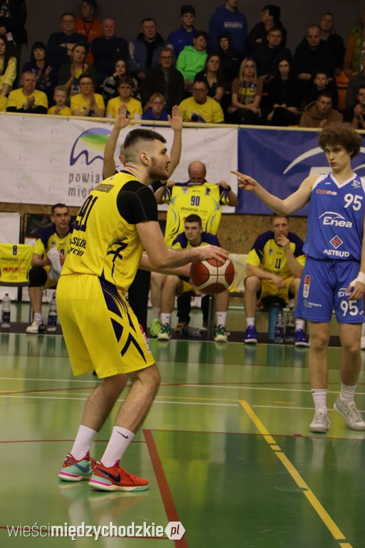 Koszykarskie derby Wielkopolski dla Sokoła