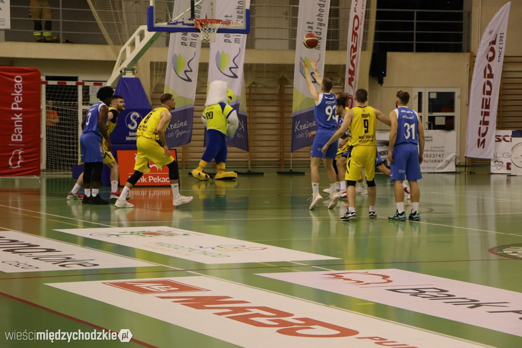 Koszykarskie derby Wielkopolski dla Sokoła