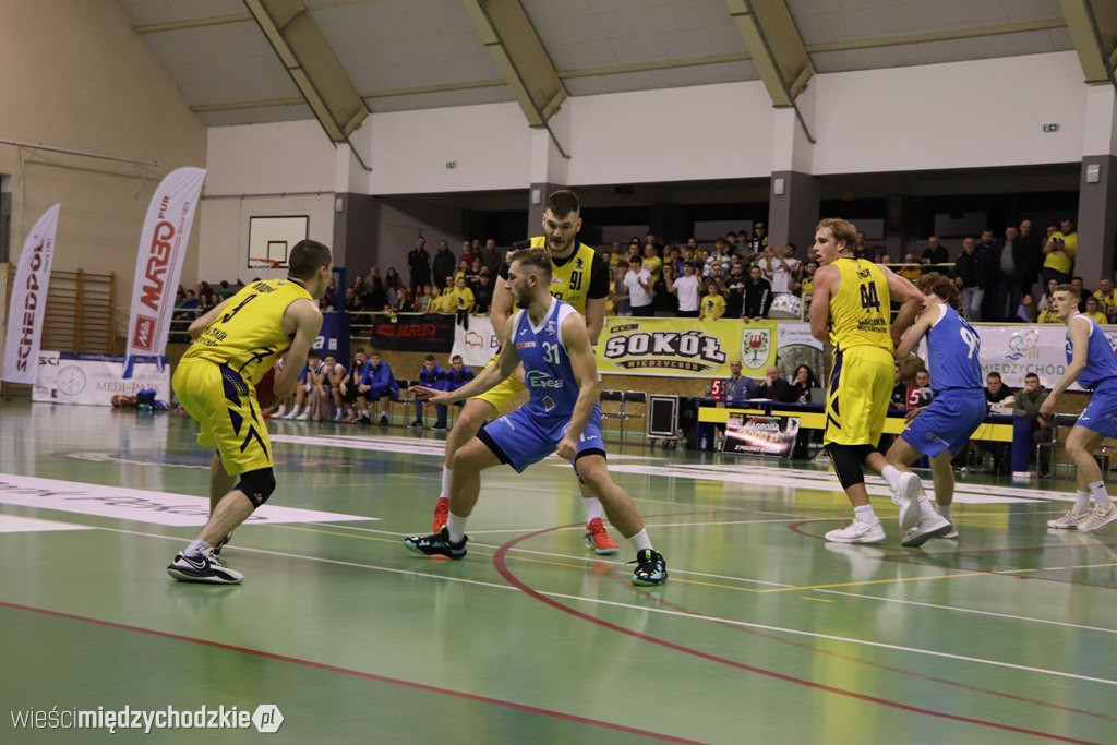 Koszykarskie derby Wielkopolski dla Sokoła