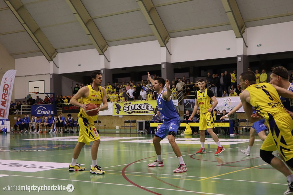 Koszykarskie derby Wielkopolski dla Sokoła