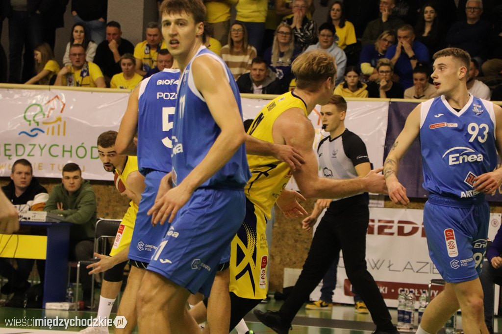 Koszykarskie derby Wielkopolski dla Sokoła
