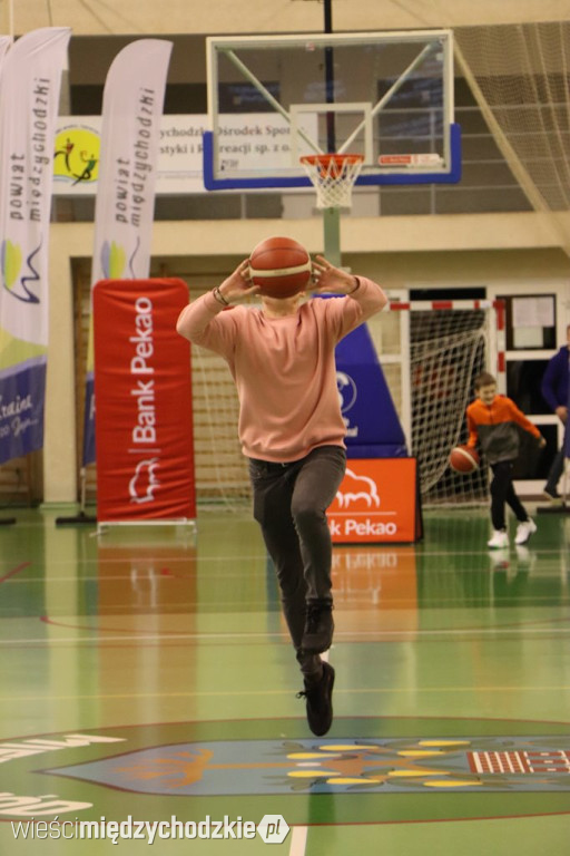Koszykarskie derby Wielkopolski dla Sokoła