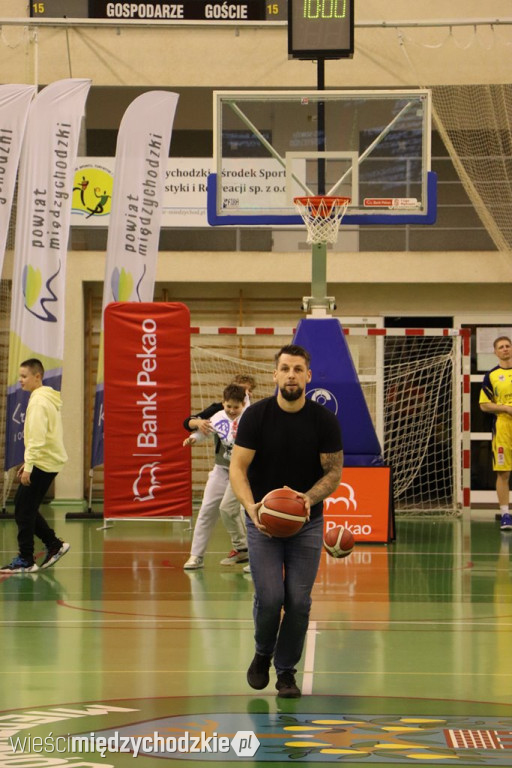 Koszykarskie derby Wielkopolski dla Sokoła