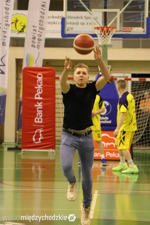 Koszykarskie derby Wielkopolski dla Sokoła