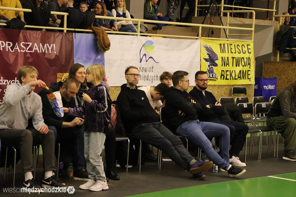 Koszykarskie derby Wielkopolski dla Sokoła