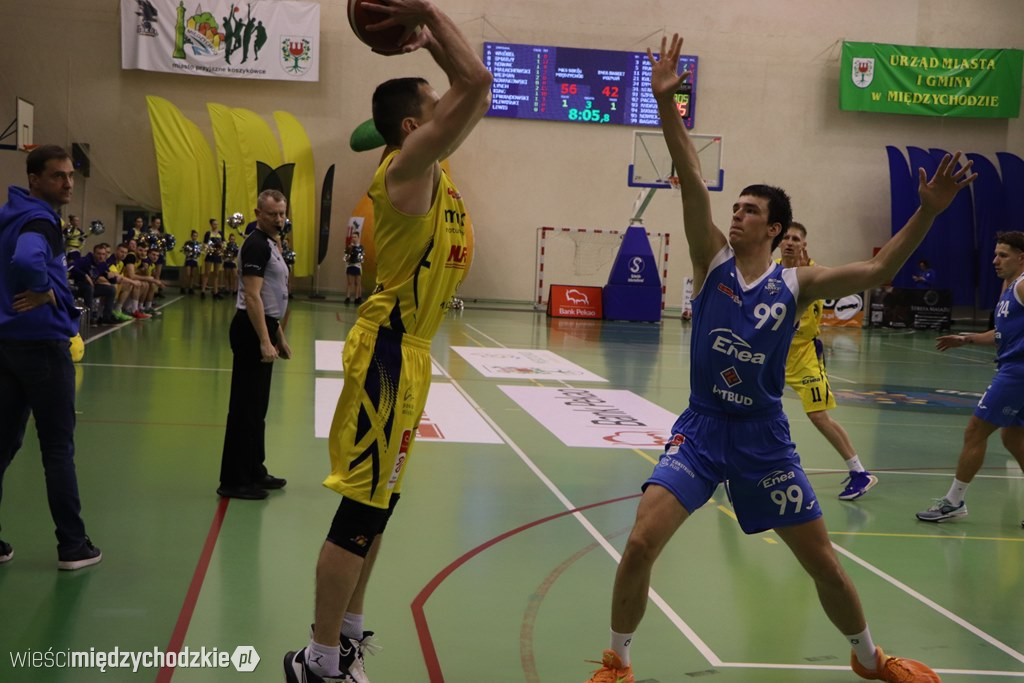 Koszykarskie derby Wielkopolski dla Sokoła