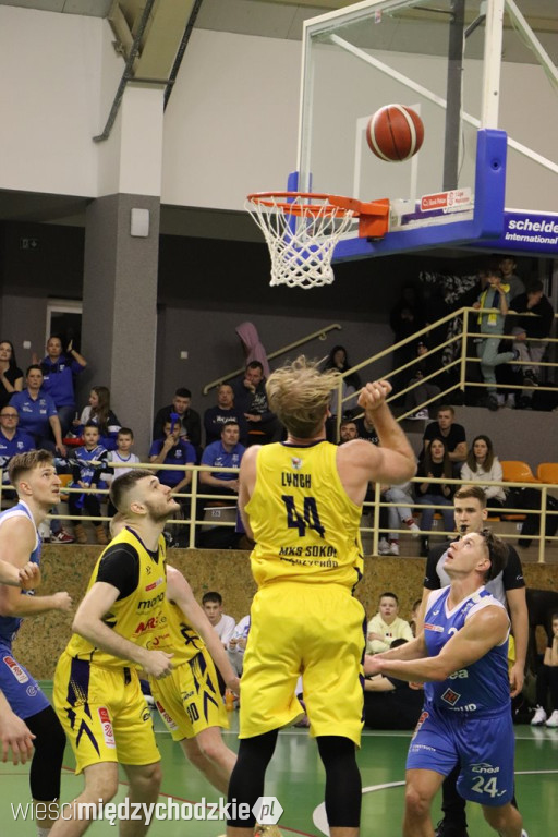 Koszykarskie derby Wielkopolski dla Sokoła