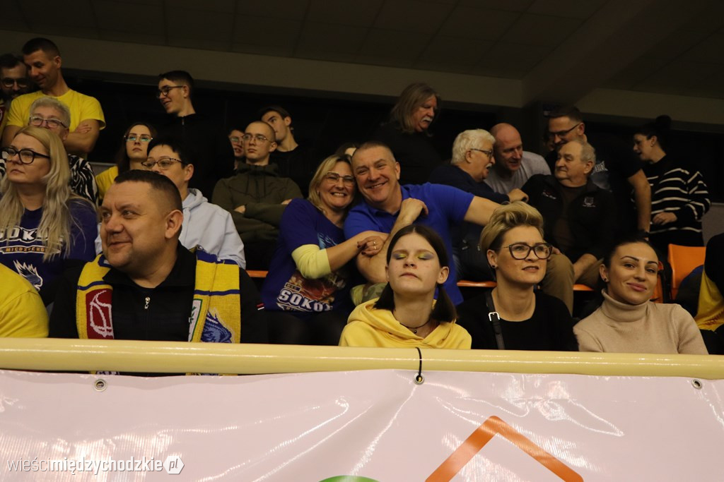 Koszykarskie derby Wielkopolski dla Sokoła