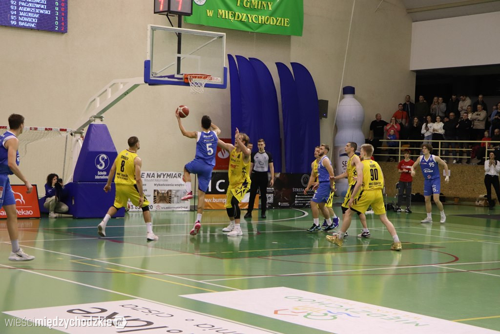 Koszykarskie derby Wielkopolski dla Sokoła